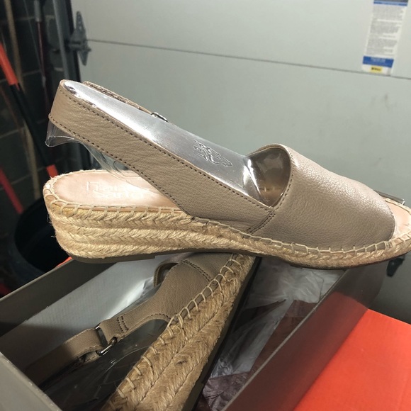 Sandal - Picture 3 of 4